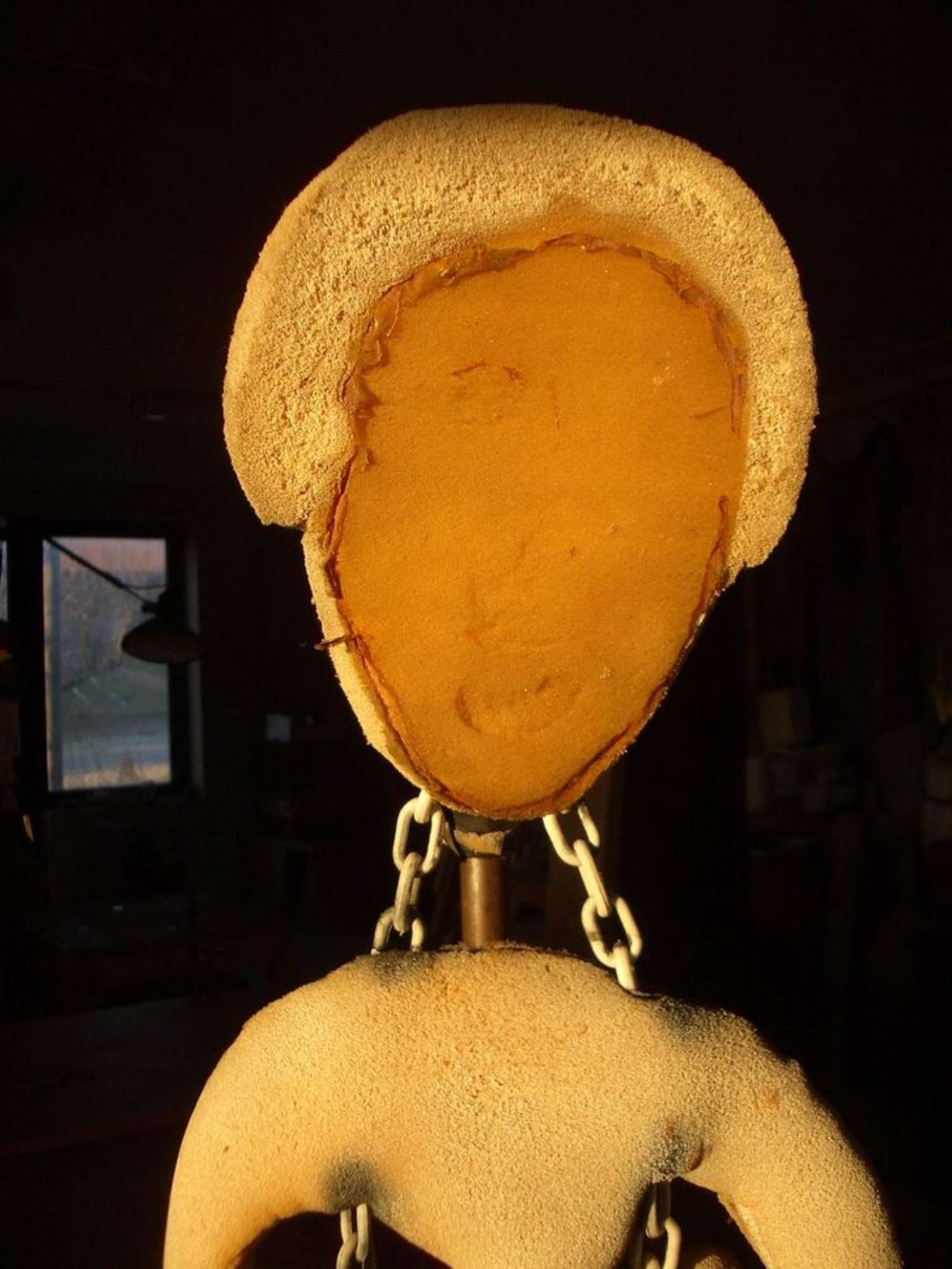 Personaggio 2 prima del restauro, particolare